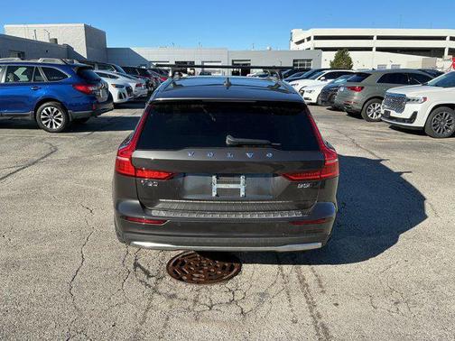 2023 Volvo V60 Cross Country B5 Plus