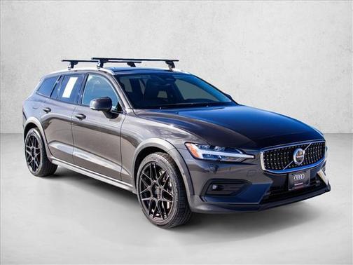 2023 Volvo V60 Cross Country B5 Plus