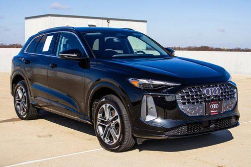 Mythos Black Metallic 2025 Audi Q5 Premium TFSI quattro S tronic
