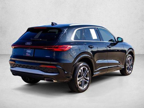 Mythos Black Metallic 2025 Audi Q5 Premium TFSI quattro S tronic