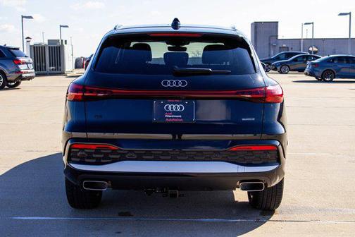 Mythos Black Metallic 2025 Audi Q5 Premium TFSI quattro S tronic
