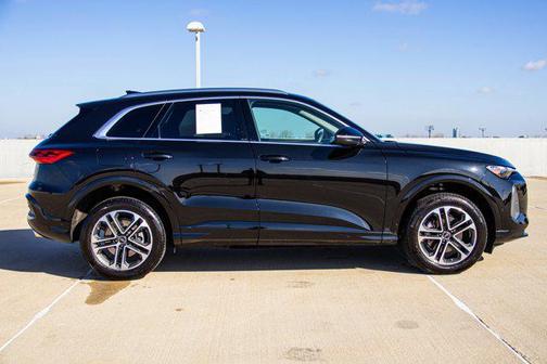 Mythos Black Metallic 2025 Audi Q5 Premium TFSI quattro S tronic