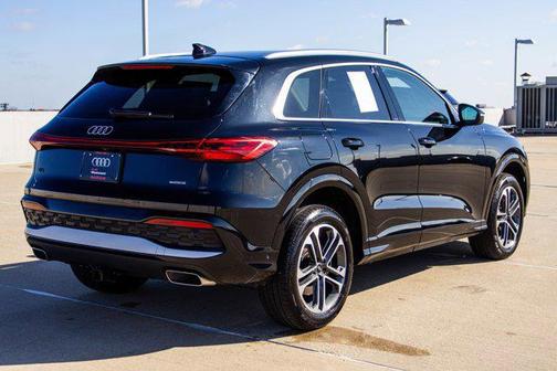 Mythos Black Metallic 2025 Audi Q5 Premium TFSI quattro S tronic