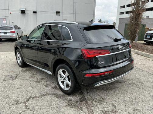Mythos Black Metallic 2023 Audi Q5 40 Premium