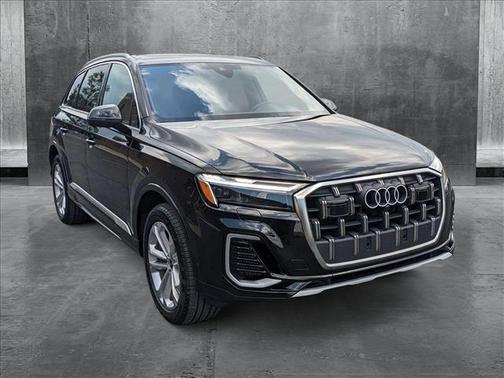 2025 Audi Q7 55 Premium Plus