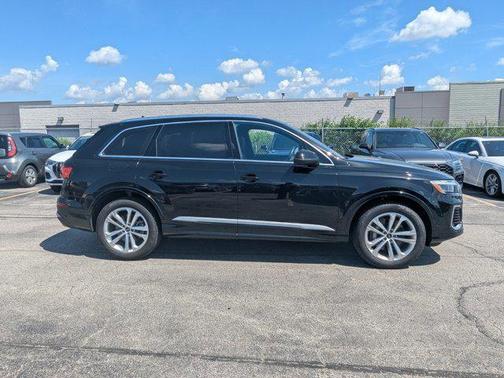 2025 Audi Q7 55 Premium Plus