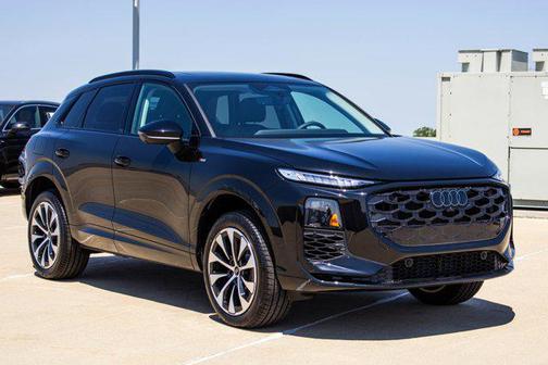 Mythos Black Metallic 2026 Audi Q3 TFSI quattro S tronic