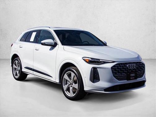 Glacier White Metallic 2025 Audi Q5 Premium Plus TFSI quattro S tronic