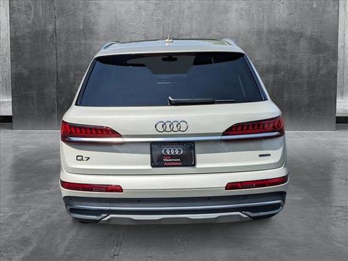2024 Audi Q7 45 Premium Plus