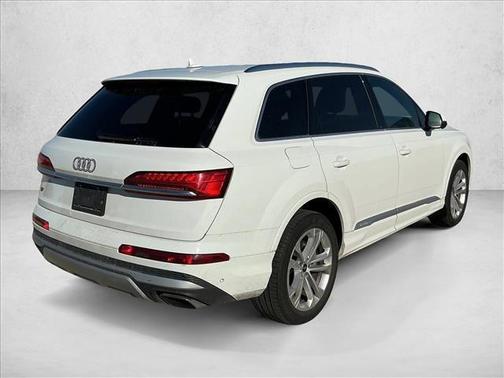 2025 Audi Q7 55 Premium Plus