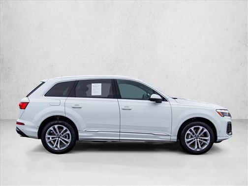 2025 Audi Q7 55 Premium Plus