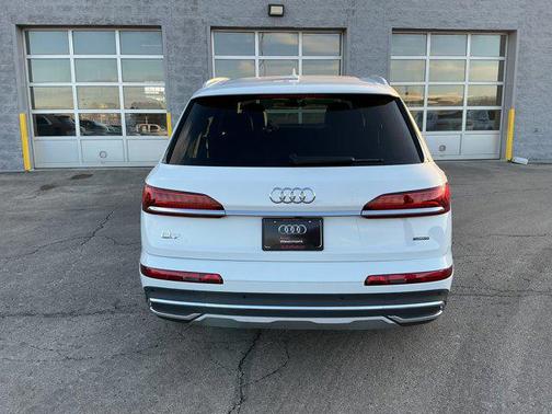 2024 Audi Q7 55 Premium Plus