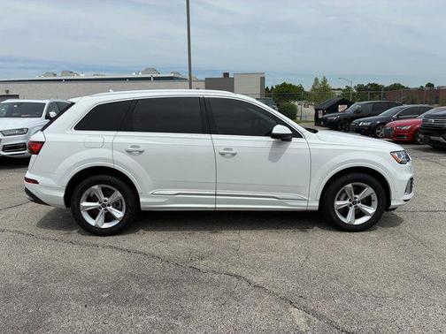 Glacier White Meta 2022 Audi Q7 45 Premium Plus