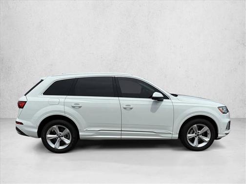 Glacier White Meta 2022 Audi Q7 45 Premium Plus