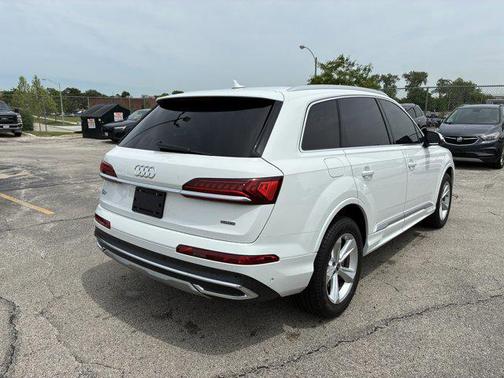 Glacier White Meta 2022 Audi Q7 45 Premium Plus