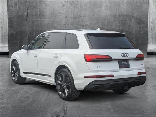 2025 Audi Q7 55 Premium Plus