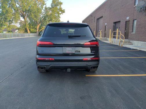 2025 Audi Q7 55 Premium Plus