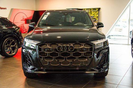 Mythos Black Metallic 2026 Audi Q7 55 Prestige