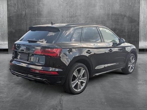 2025 Audi Q5 45 S line Premium