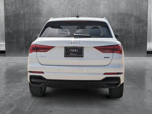 2024 Audi Q3 Premium 45 TFSI S line quattro Tiptronic