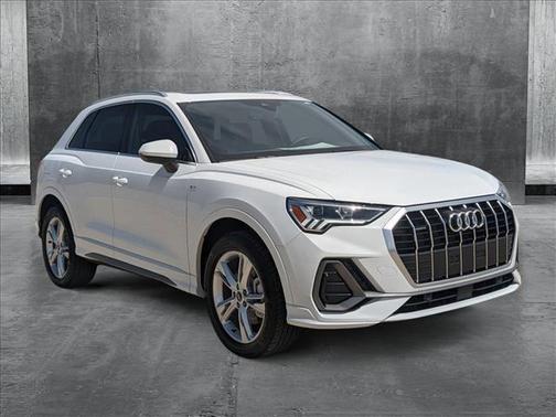 2024 Audi Q3 Premium 45 TFSI S line quattro Tiptronic