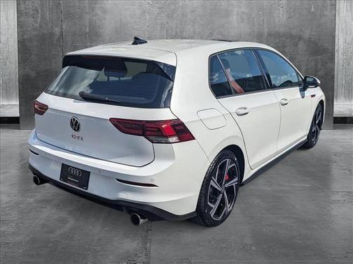 2024 Volkswagen Golf GTI 2.0T SE DSG