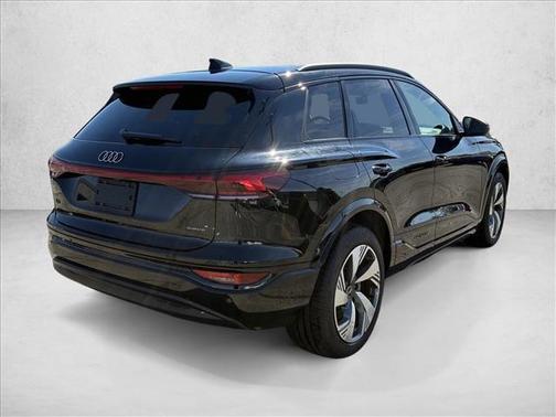 Mythos Black Metallic 2025 Audi Q6 e-tron Premium Plus quattro