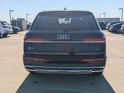 2024 Audi Q7 45 Premium Plus