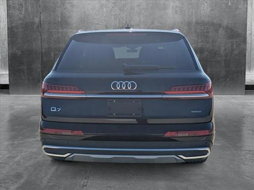 2024 Audi Q7 45 Premium Plus