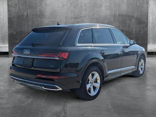 2024 Audi Q7 45 Premium Plus