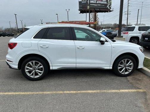 2025 Audi Q3 Premium 45 TFSI S line quattro Tiptronic