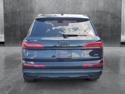 2022 Audi Q7 55 Premium Plus