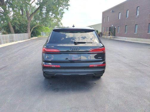 2022 Audi Q7 55 Premium Plus