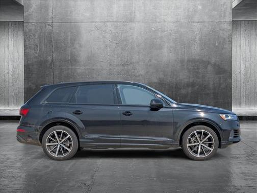 2022 Audi Q7 55 Premium Plus