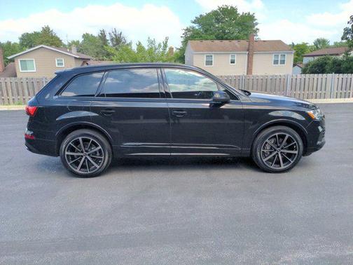 2022 Audi Q7 55 Premium Plus