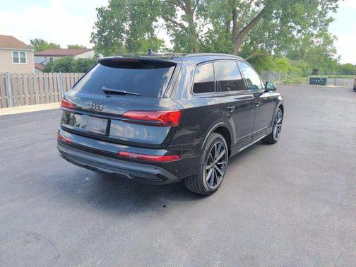 2022 Audi Q7 55 Premium Plus