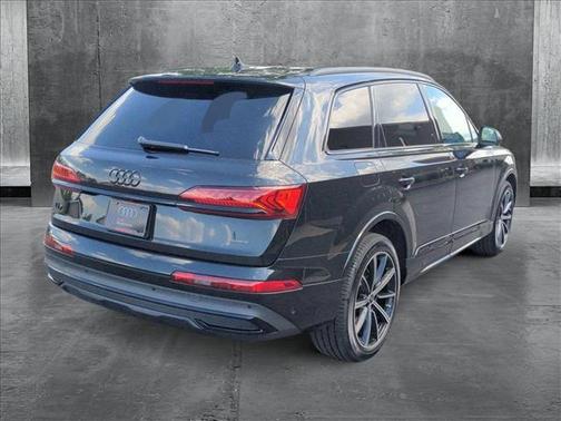 2022 Audi Q7 55 Premium Plus