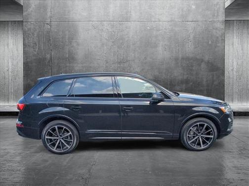 2022 Audi Q7 55 Premium Plus