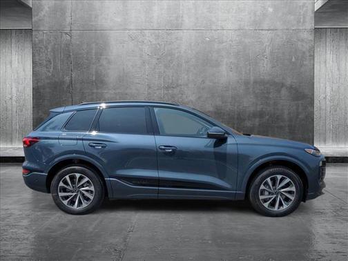 2025 Audi Q6 e-tron Premium Plus quattro