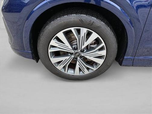 Navarra Blue Metallic 2023 Audi Q4 e-tron Premium Plus 40 RWD