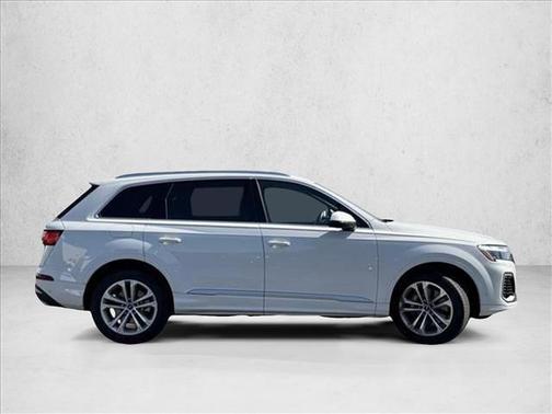2025 Audi Q7 55 Premium Plus