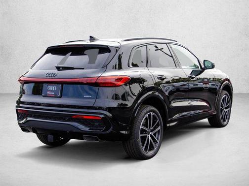 Mythos Black Metallic 2026 Audi Q5 Premium Plus TFSI quattro S tronic