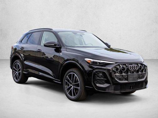 Mythos Black Metallic 2026 Audi Q5 Premium Plus TFSI quattro S tronic
