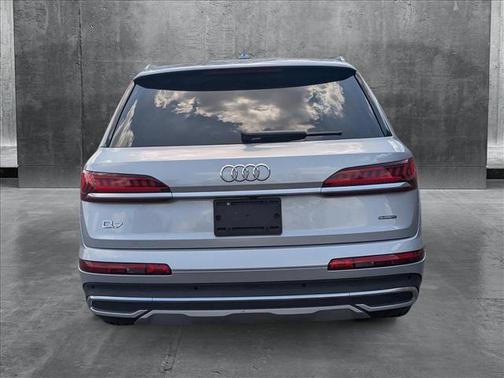 2022 Audi Q7 55 Premium Plus