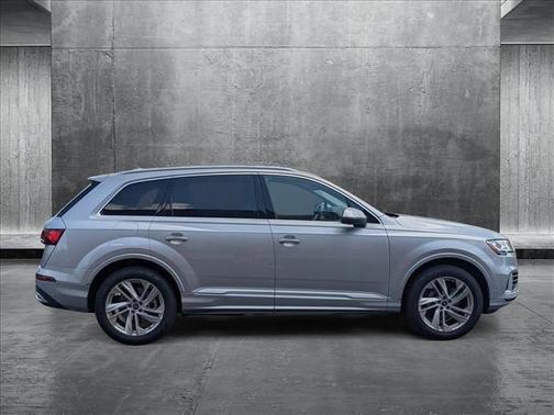 2022 Audi Q7 55 Premium Plus