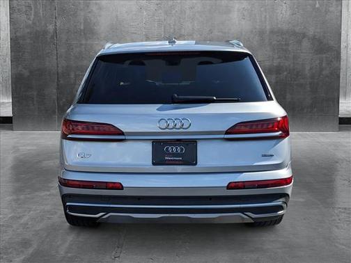 2022 Audi Q7 55 Premium Plus