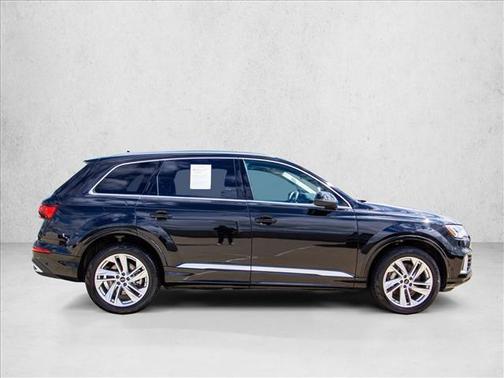 Mythos Black Metallic 2023 Audi Q7 45 Premium Plus