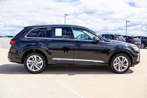 Mythos Black Metallic 2023 Audi Q7 45 Premium Plus