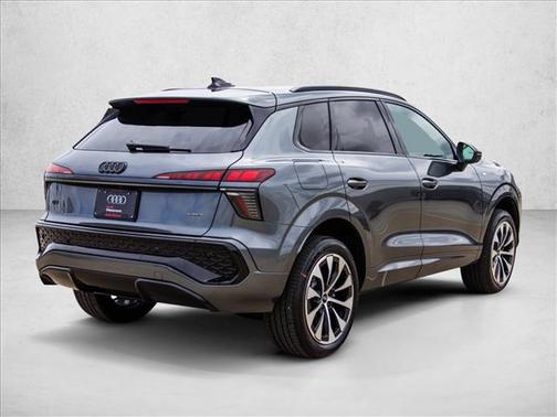 Daytona Gray Pearl Effect 2026 Audi Q3 TFSI quattro S tronic