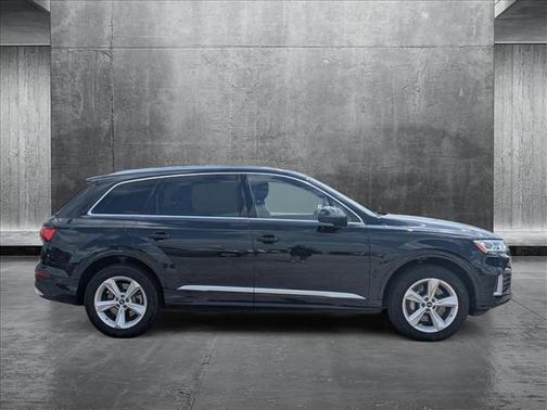2022 Audi Q7 45 Premium